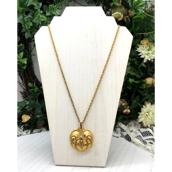 Vintage Gold-Tone Pendant Necklace With Ornate Design On 22" Chain - Picture 2 of 5